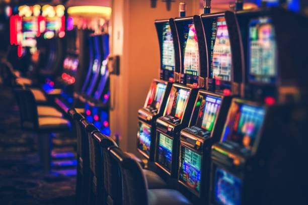 AduQ live dealer table on juragantoto login showing cards and player positions